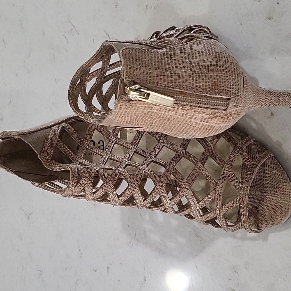 2 1/2 inch heels beige